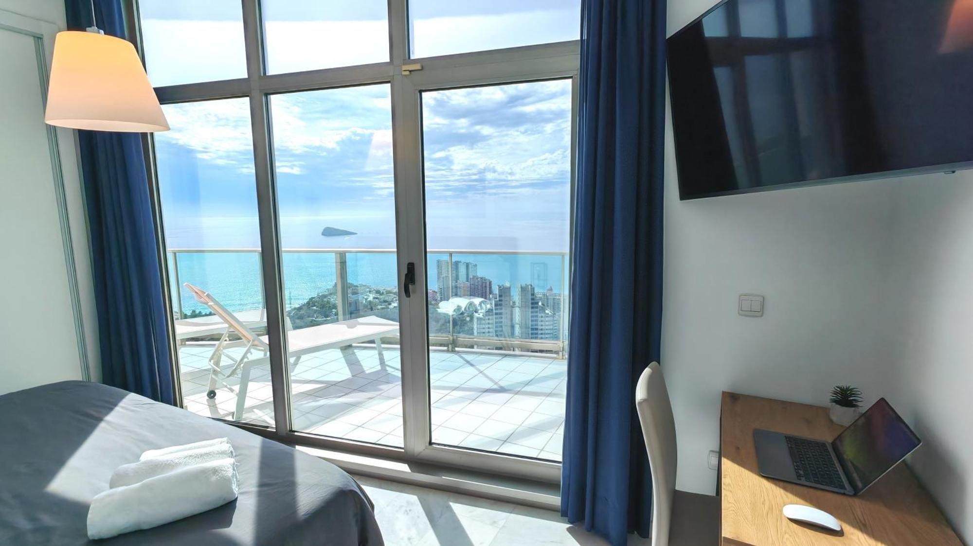 Apartment Highest Penthouse With Skyline & Sea Views *
