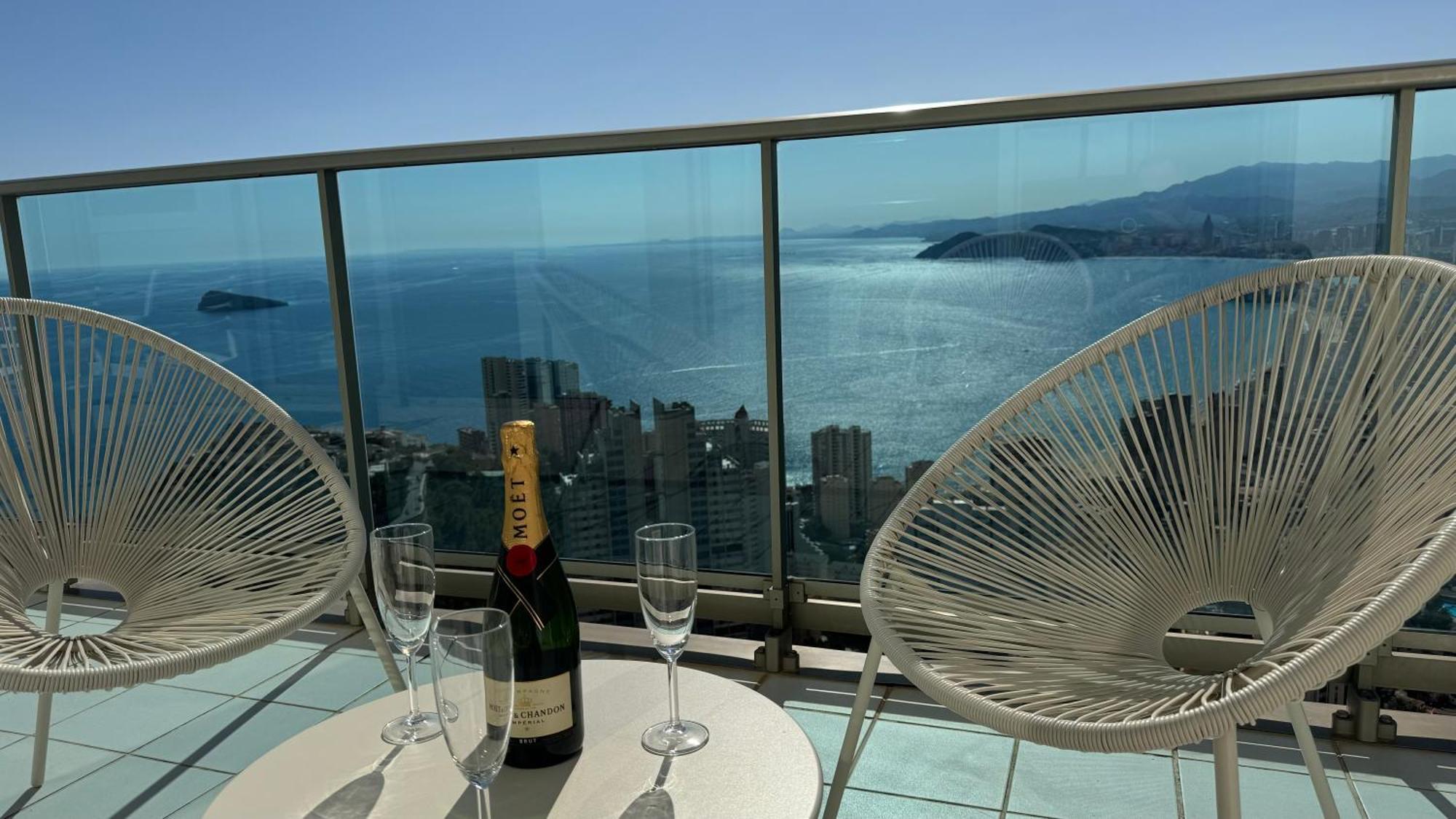 Apartment Highest Penthouse With Skyline & Sea Views *