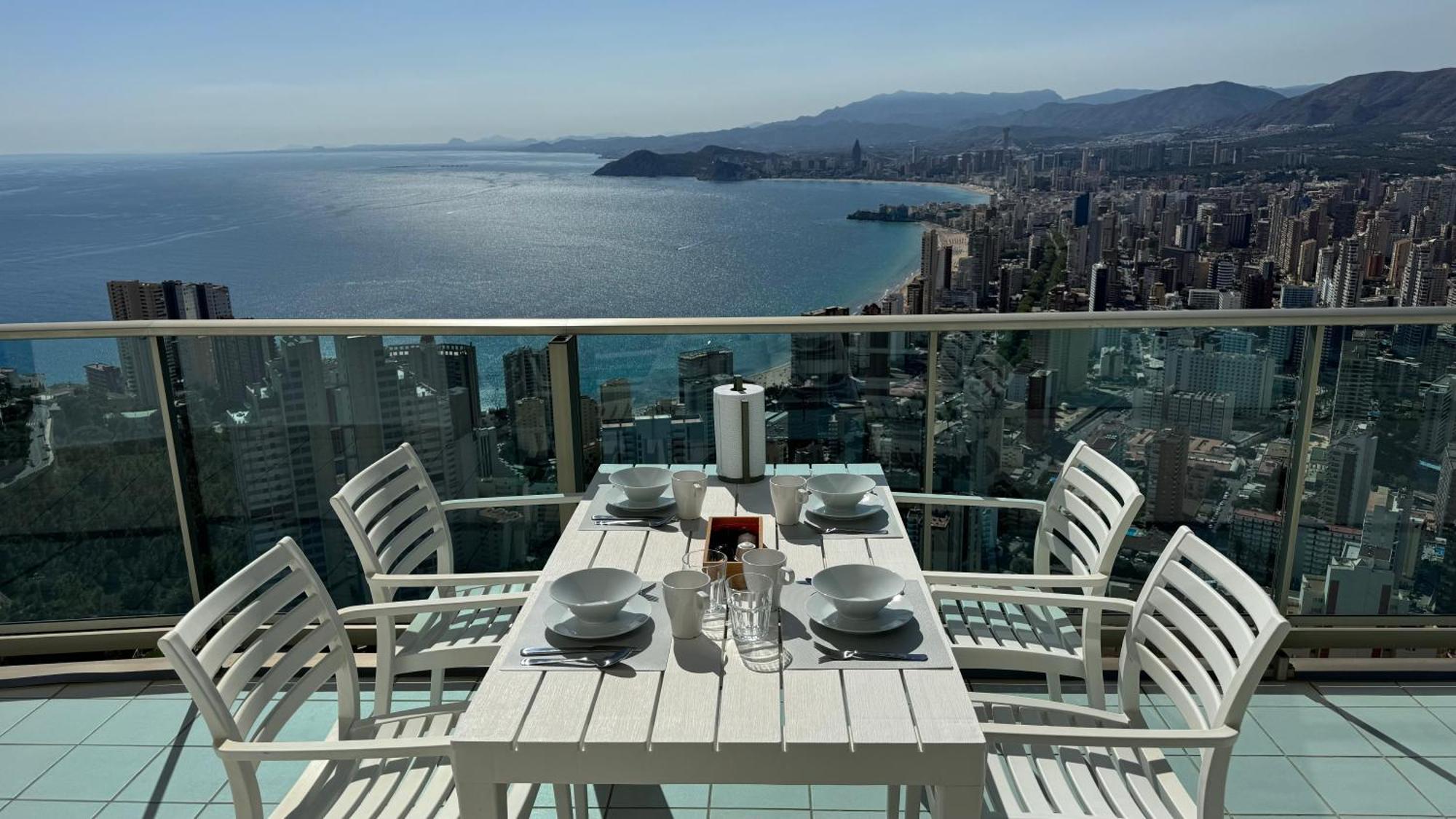 Apartment Highest Penthouse With Skyline & Sea Views