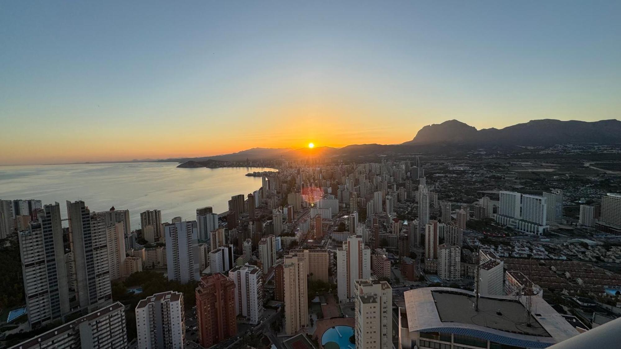 Apartment Highest Penthouse With Skyline & Sea Views